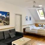 Statek Samsara Guest house